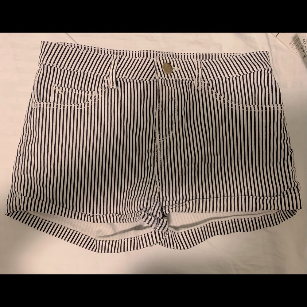 Cute black and white stripped shorts from H&M size 2